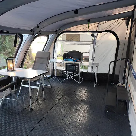 Wohnwagen Nele אתר קמפינג *